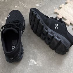 Women’s on cloud size 10