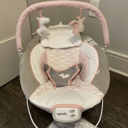 Soothing Baby Bouncer / Infant Seat - (0-6 Months) - Up to 20 Lbs.