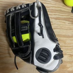 Wilson A2000 12” Softball Glove