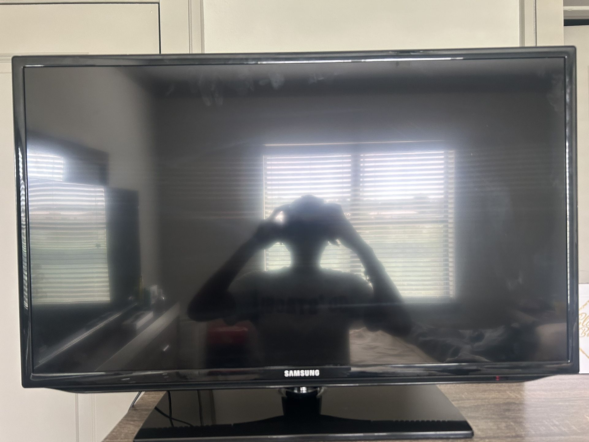 Samsung 32in TV