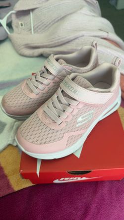 Girls 13.5 Sketchers 