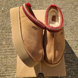 Brand New. Uggs. Women's Size: 7 And 8 (Pick Up Only)