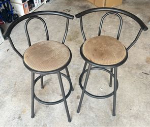 2 Bar stools