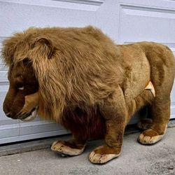 Hansa life like stuffed Lion