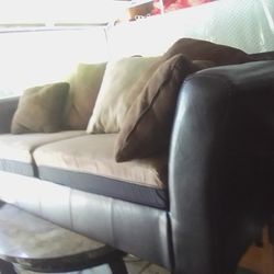 Sofa Ashley In Good Condition 