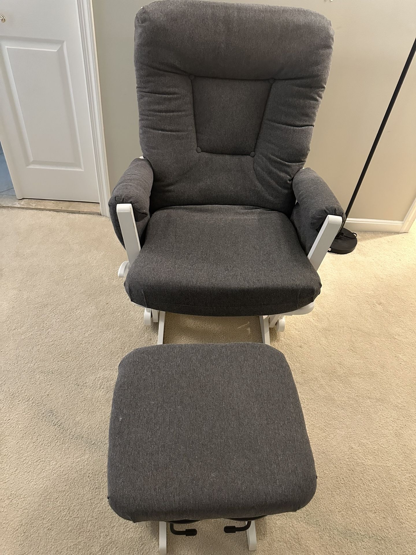 Dutailier Glider and Ottoman Set with Nursing Footrest