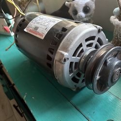 Electric motor for an AC unit