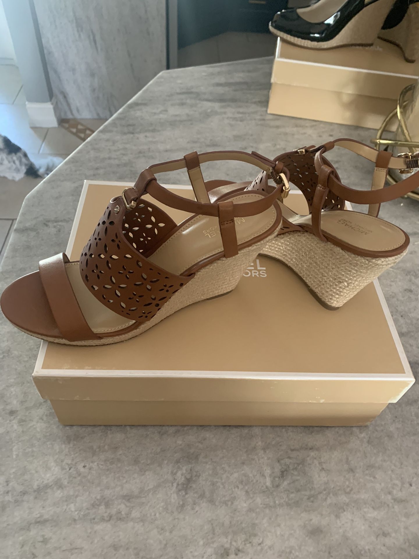 Michael Kors shoes size 8 look new brown