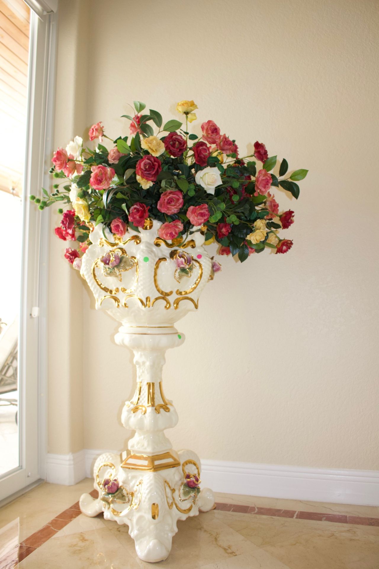 Capodimonte Flower Vase And Pedestal 24k Gold