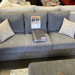 Beautiful  Sleeper Sofa ✨😎 Easy Financing Available 👍😎 Free Shipping 🚚