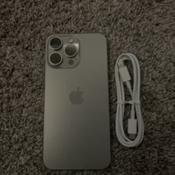 iPhone 15 Pro Max 256GB - Natural Titanium