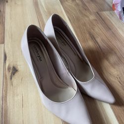 Women’s Basic Nude Heels Size 9