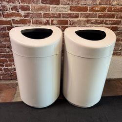 SafCo 30 Gallon Trash Cans 