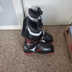 Men's Atomic Ski Boots Size 28/28.5