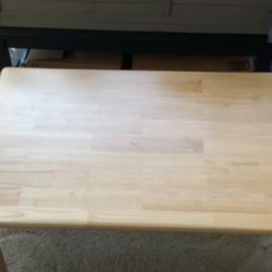 ECR4Kids 36in x 24in x19in Rectangular Hardwood Table Kids  Cash only  Pick up in North San Jose, By appointment only  Location: located close to Shel