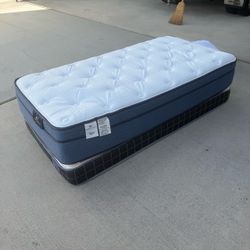SERTA Twin Mattress & Foundation RETAIL IS $400 for what you see. I sell for $250 used LIKE NEW I will also include mattress pad cover for both the ma