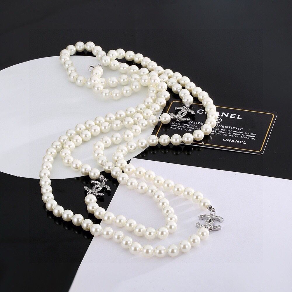 A noble pearl necklace