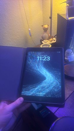 iPad 6 Barely Used