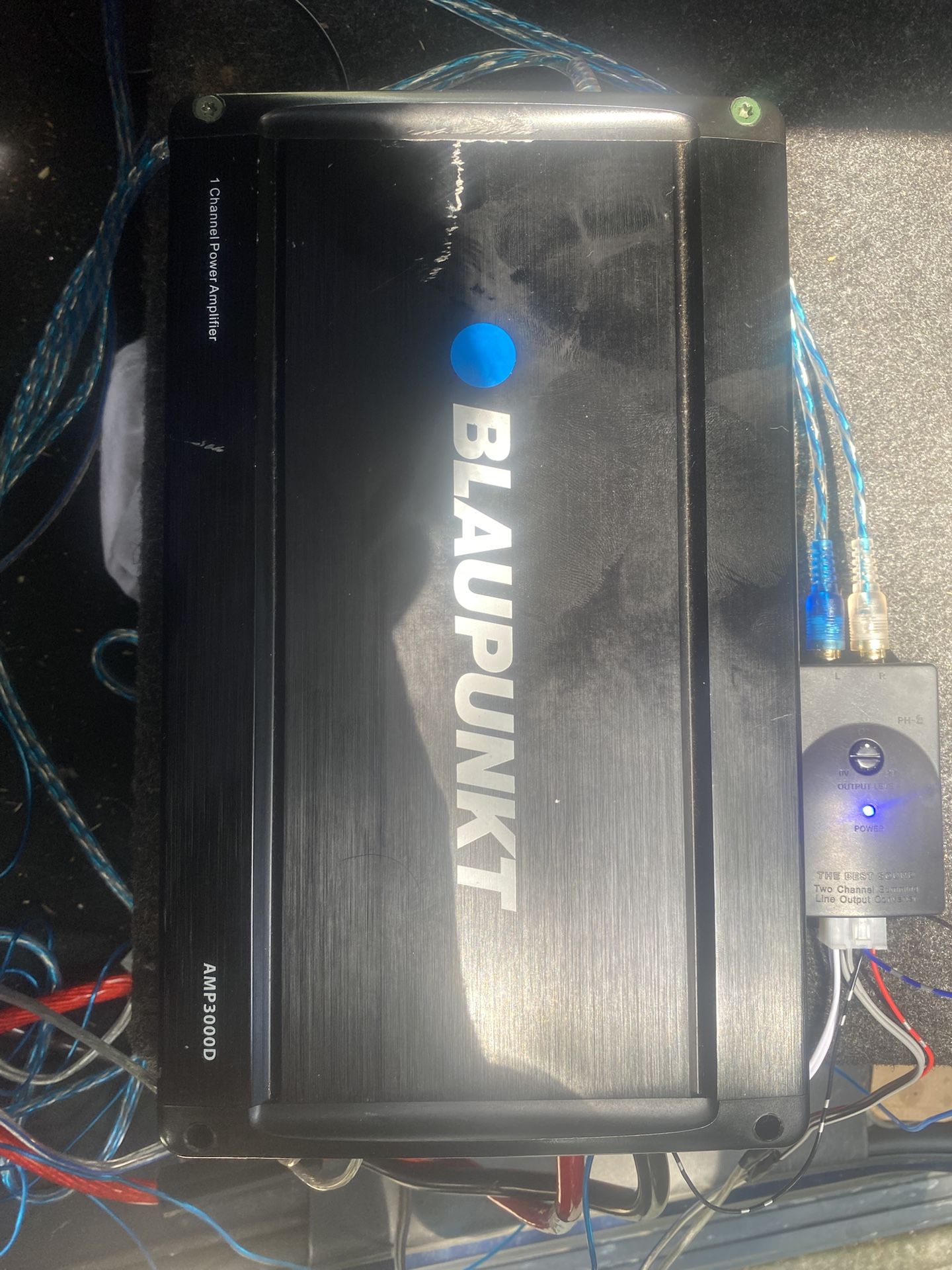 Blaupunkt 3000 Amp 2 12’s With Truck box