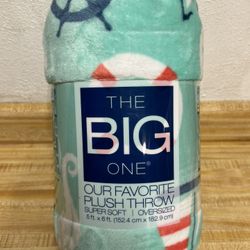 BRAND NEW OVERSIZED THROW BLANKET