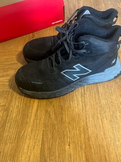 Men’s new balance hardtoe work shoes size 9.5 wide