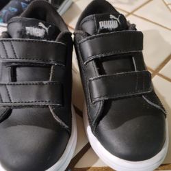 Boys Pumas in new condition dont miss out