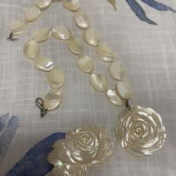 natural mother of pearl necklace And Brooch 
