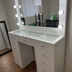 Makeup Vainty With 13 Drawers 