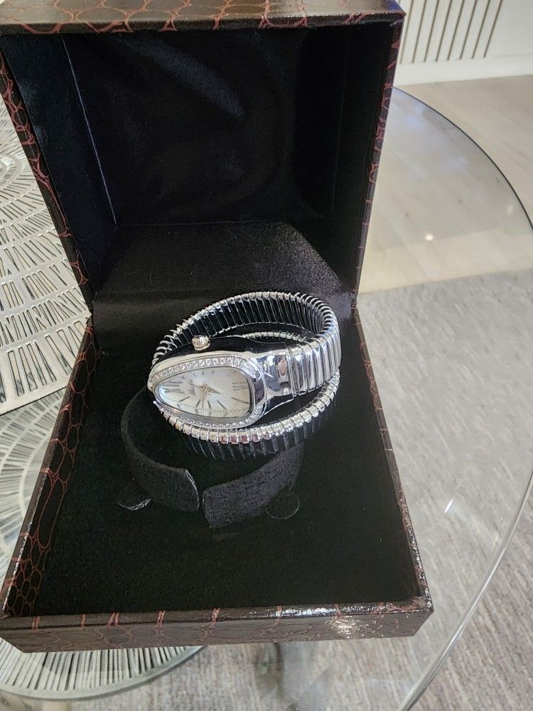 Ladies Watch Beautiful Silver Colour π