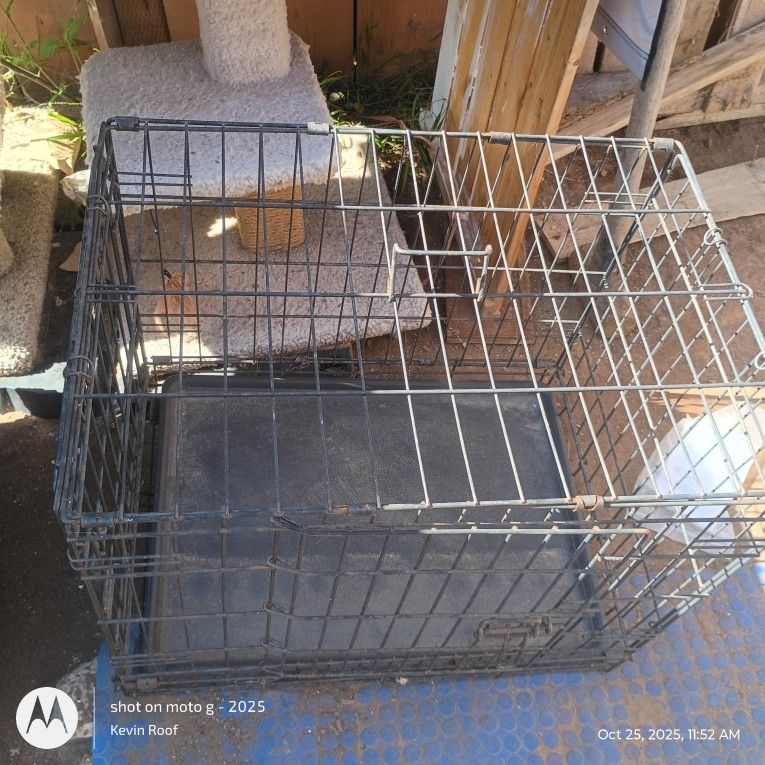 Used Large Pet Carrier, Heavy Duty With Lock and Latch Door Locking System