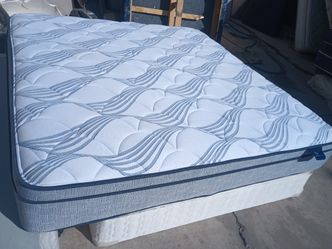 Serta king pillowtop mattress and box spring