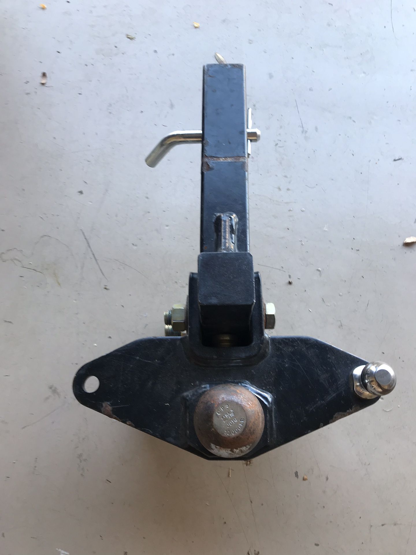 Heavy duty trailer hitch