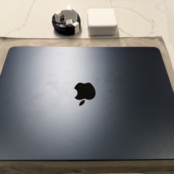 2022 MacBook Air M2 - Midnight Blue