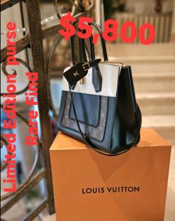 Louis Vuitton   Authentic purse City Streamer  M55430 white/black/brown monogram