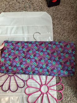 Travel bag hanging holder