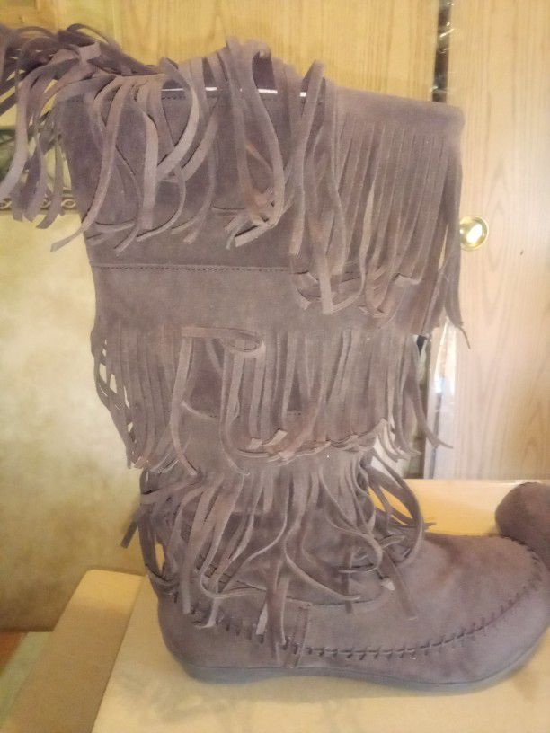 Women's Size 8 1/2 Brown Fringe Boots