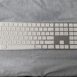 Apple - Magic Keyboard full size with Numeric Keypad (in plastic packaging)