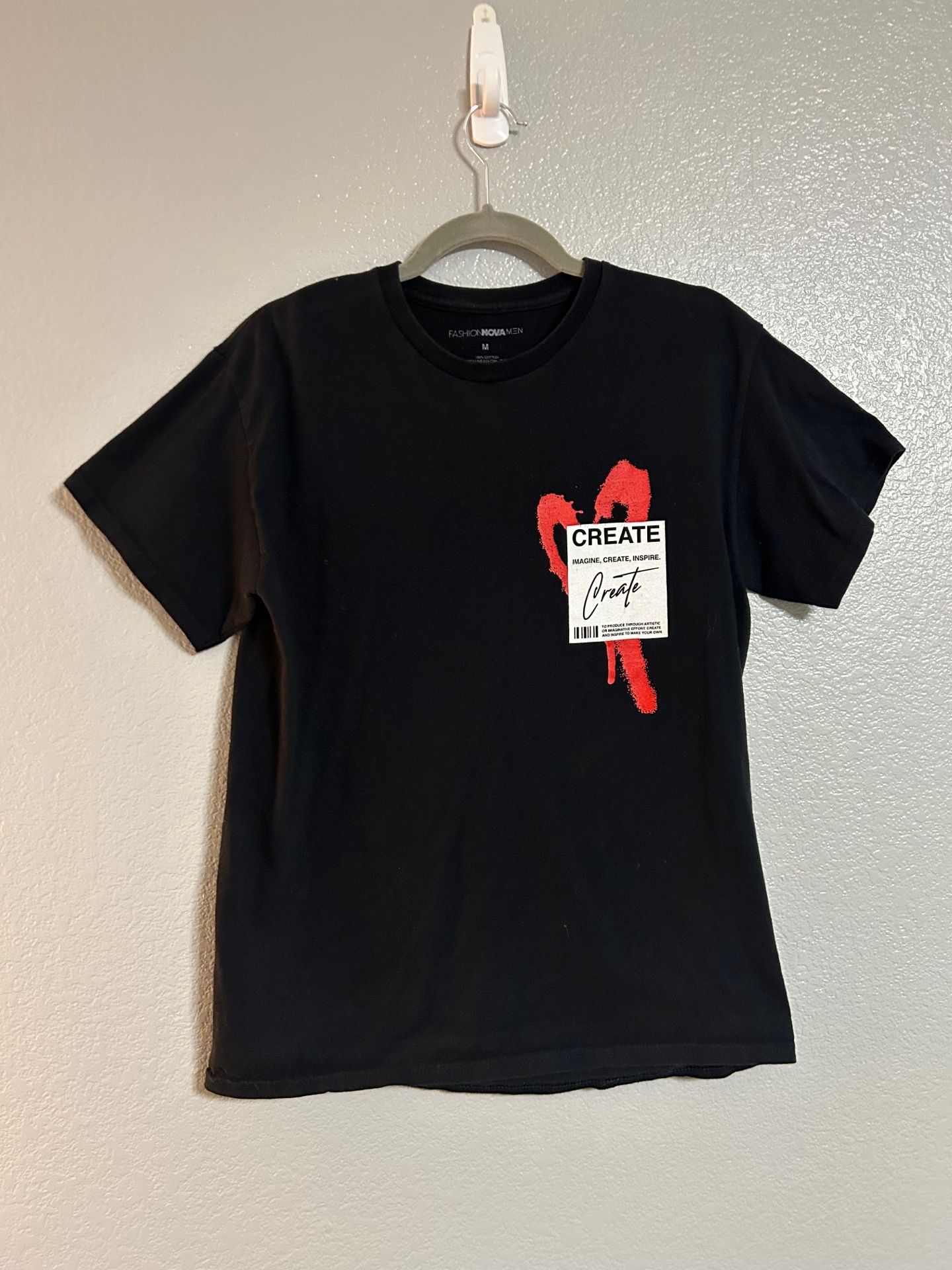 Men’s black white red yellow hearts graphic T shirt T-shirt size medium