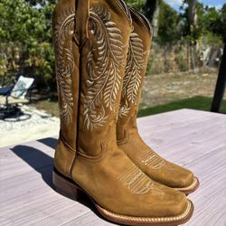 Women’s Western Boots Size 6