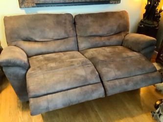 FREE /  COUCHES/ FREE / available  Wednesday 8/2/26