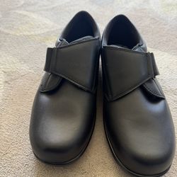 Woman's leather shoes 10 wide