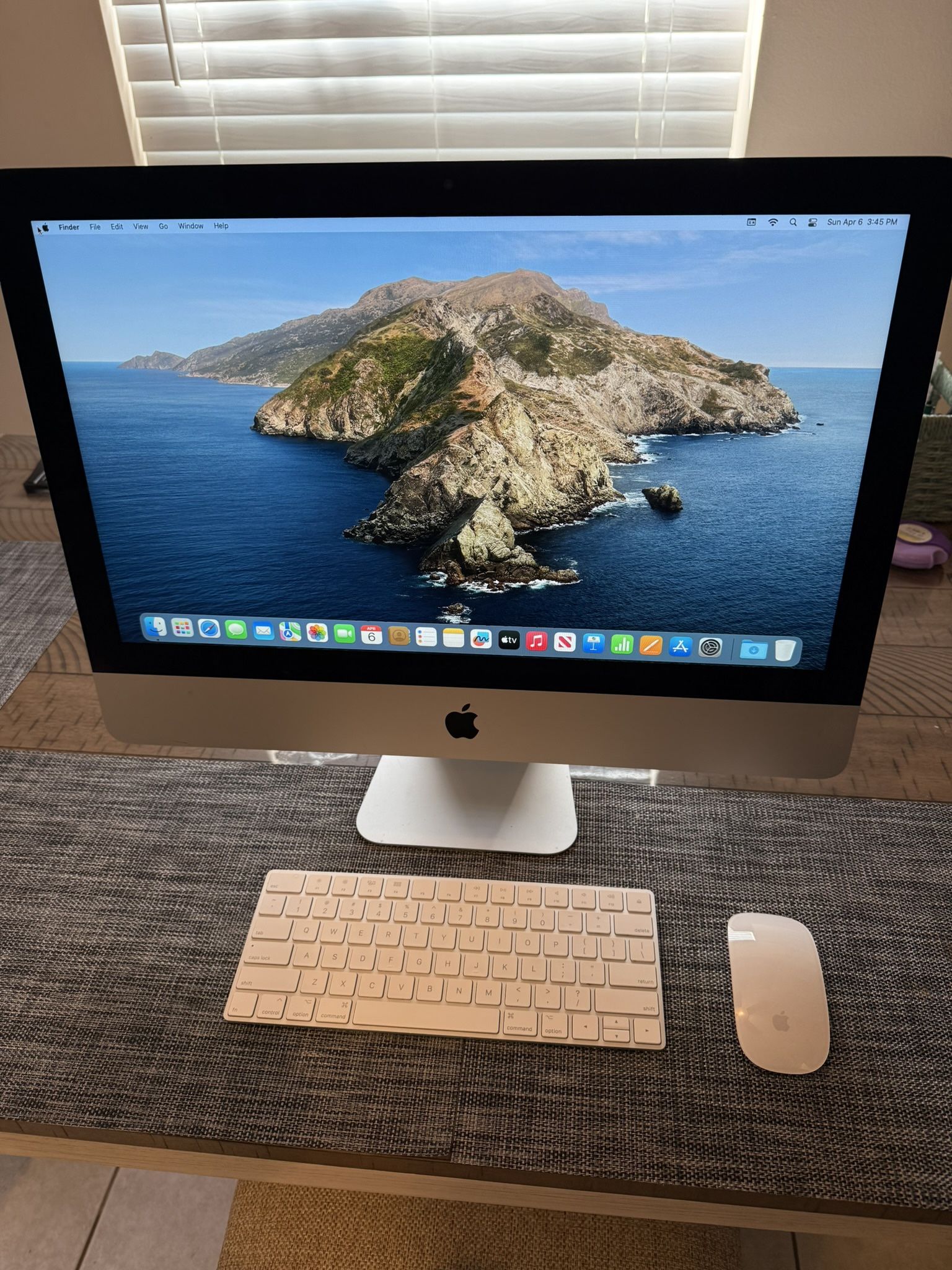 Apple IMac 21.5 inch like new!