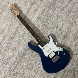 Yamaha Pacifica 112V