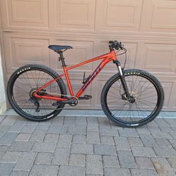 GIANT TALON 2 MOUNTAIN BIKE 29 ER 1 X 9 SPEED LIKE NEW( CHECK MY OTHER BIKES)