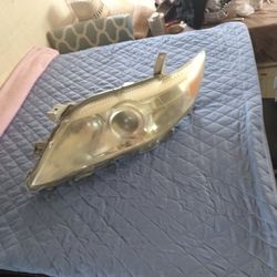 2010-2011 Toyota Camry Left Side Headlight 