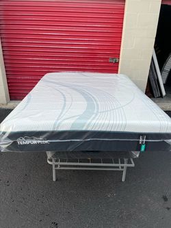 Brand new Queen size plush Tempur pedic adapt  (medium ) mattress in plastic