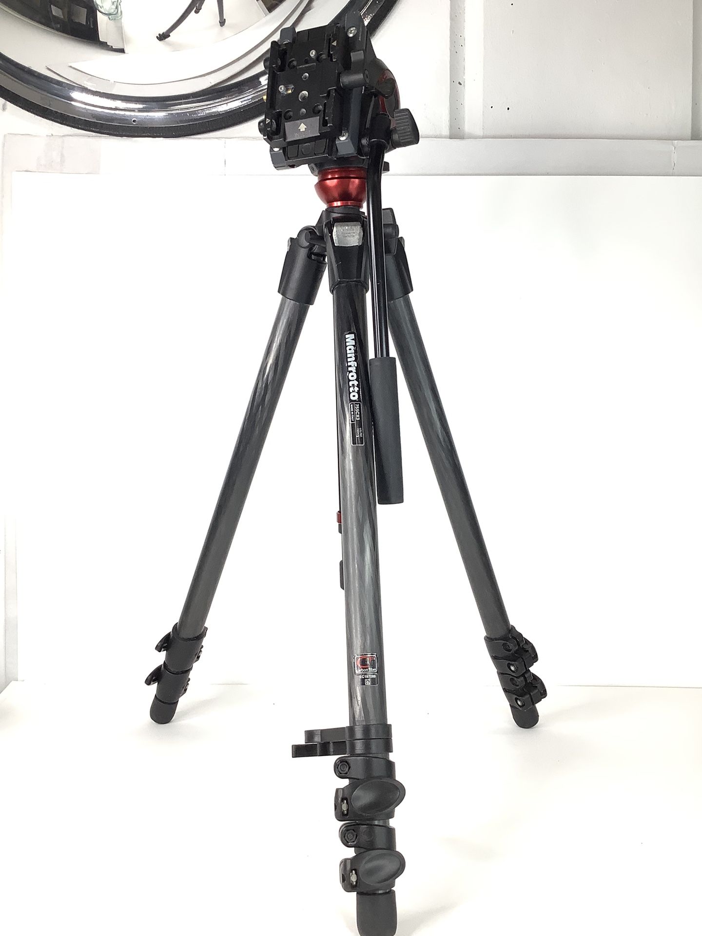 Manfrotto Mag fiber Video Tripod 50mm Half Ball W/ Manfrotto Fluid Head Magfiber Tripod