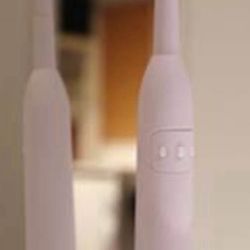 Sealed GIGGO electric toothbrush
