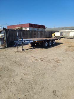 20,000 LBS CAPACITY Flatbed 