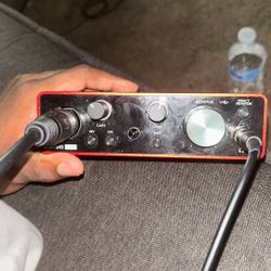 Focusrite Solo With Mic And Headphones